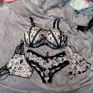 Victoria Secret Bra 4pc Set